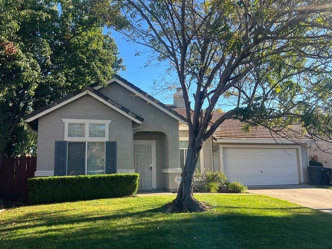 Building Photo - 3 Bedroom Charmer in West Roseville!