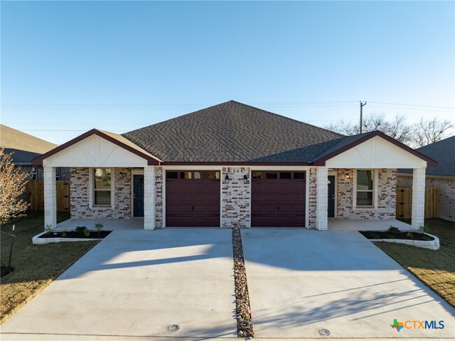 Photo - 5206 Rose Gdn Lp Townhome