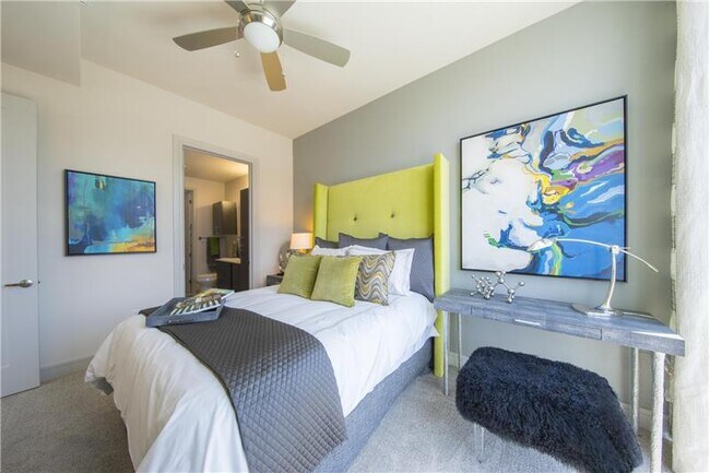 Photo - 617 W 7th St Unidad A7-17