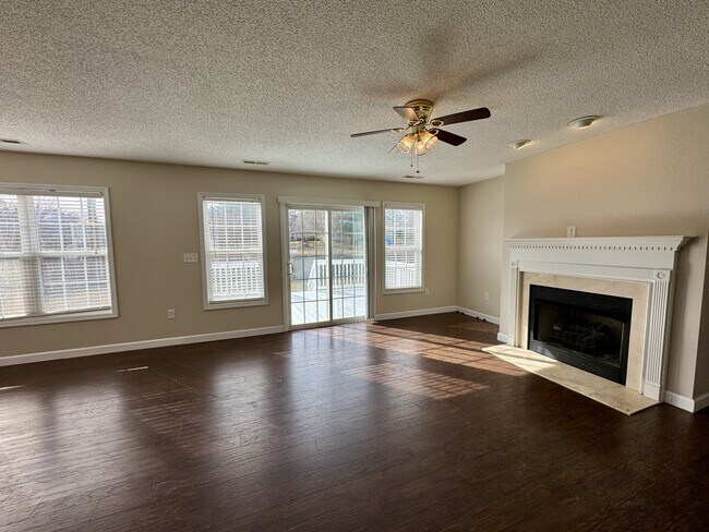 Photo - 301 W Willowood Ln