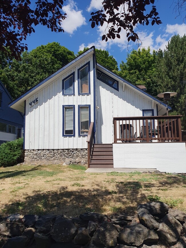 Photo - 445 NE Morton St