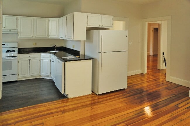 Photo - 9/1 Spacious, sunny 3BR/2BA, w/d in unit
