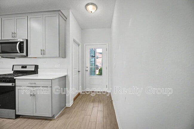 Photo - 300 Brandon Lks Dr