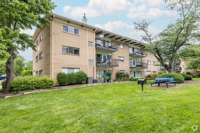 Back Exterior - Fairfax Heritage Condominums