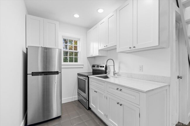 Photo - 17 N Bishop Ln