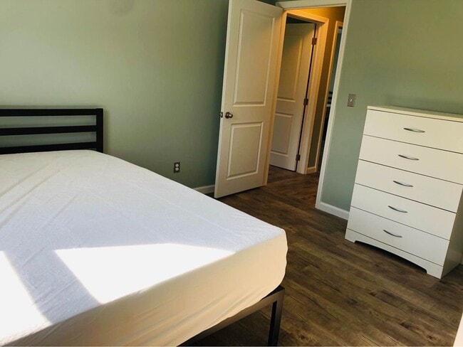 Photo - 109 Birdseye View Dr Unit b