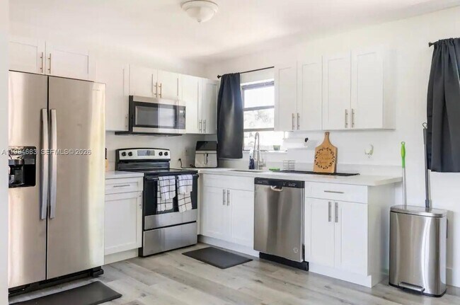 Photo - 1200 NW 18th Ct