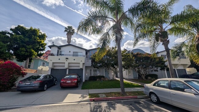 Building Photo - Updated 2 Bed, 2 Bath 2-Story Condo with Garage