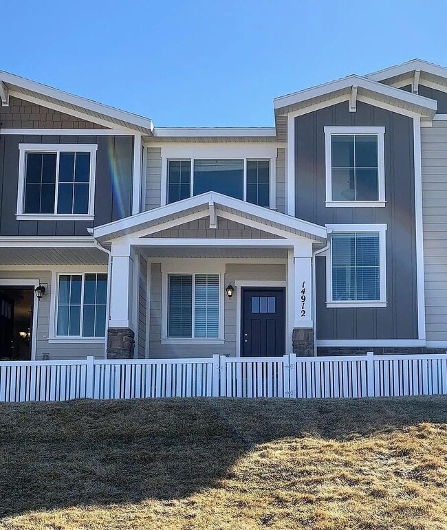 Building Photo - 3Bed/3.5 Bath Town Home for Rent in Bluffdale!