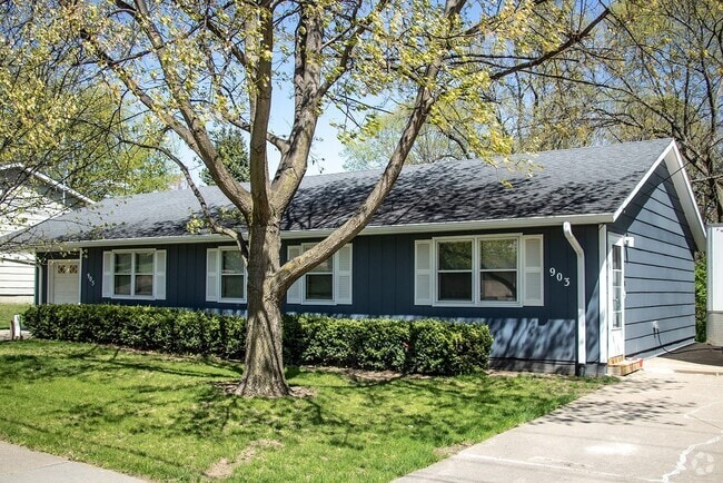 Building Photo - 905 N Roche St Rental