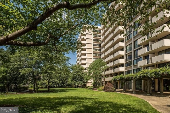 Photo - 4141 Henderson Rd Unit 1009