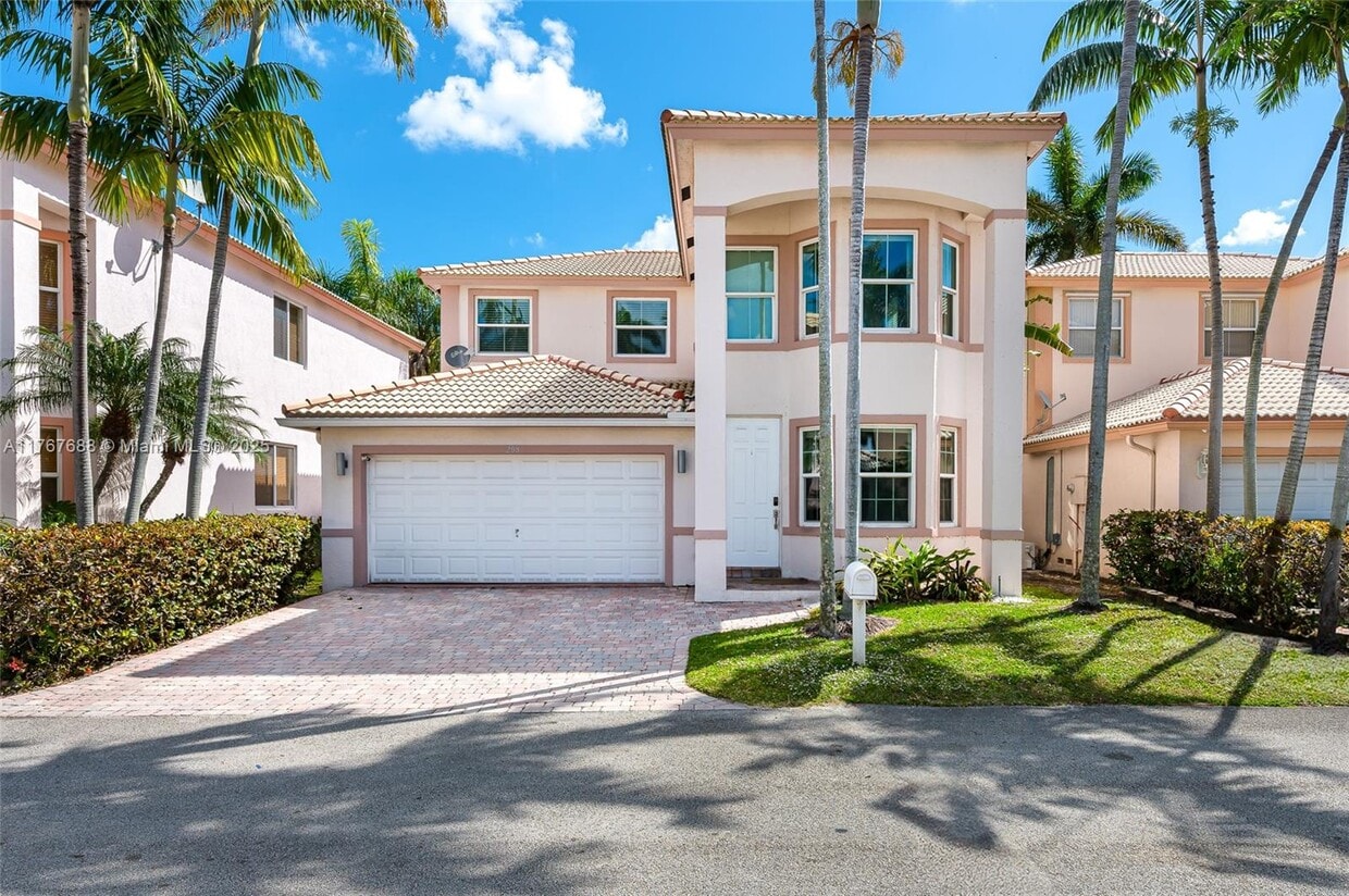 Photo - 208 SE 15th St (Dania Beach, FL)