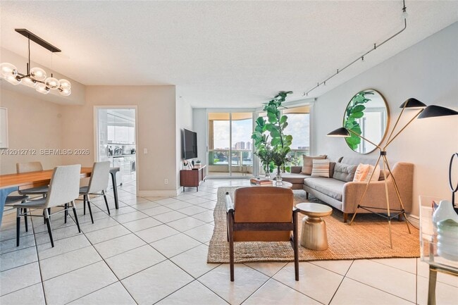 Photo - 21205 Yacht Club Dr Unidad 805
