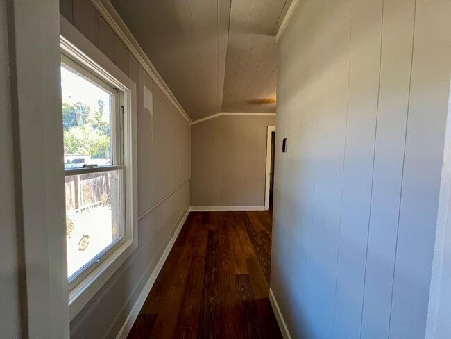 Building Photo - 362 S Willard Ave Rental