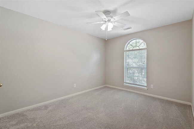 Photo - 35 N York Gate Ct