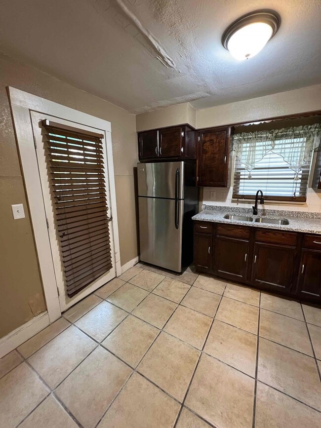 Photo - 400 Noble Ave