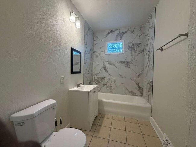 Photo - 2213-2215-2215 N Holton St