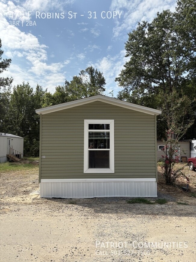 Photo - 475 E Robins St