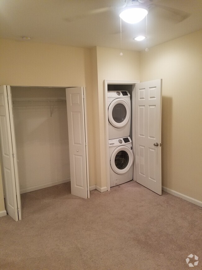Building Photo - 1107 Penn St NE Unit #1 Rental