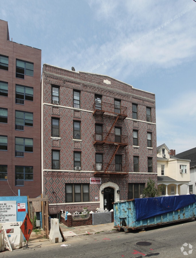 Rio Court - Rio Court Apartments