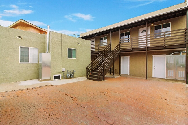 1943 - TOP LEFT UNIT - 1941 Olive Ave