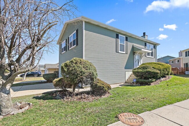 Photo - 2155 College Dr