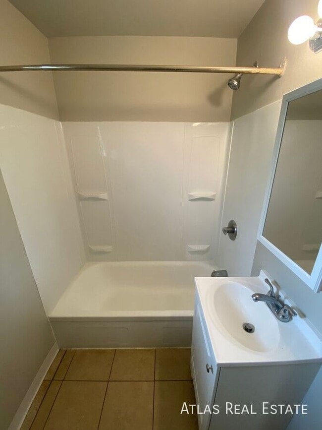 Photo - 881 Egbert St Apartamento