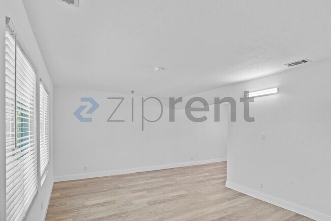 Photo - Unit
