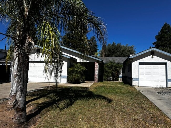 Building Photo - Beautiful Single-Story Home with Solar – Available Now!