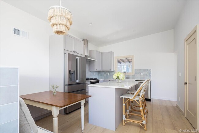 Photo - 2845 Hobart Rd