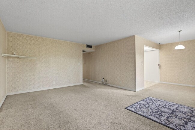 Photo - 1904 Bermuda Cir Unit G3