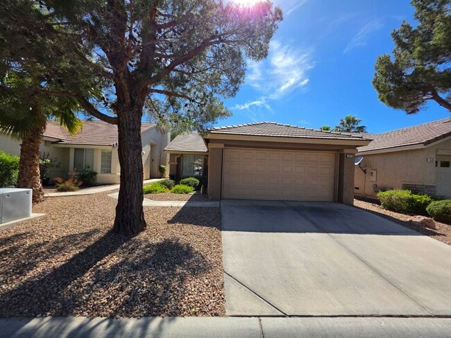 Building Photo - Beautiful Single Story Home