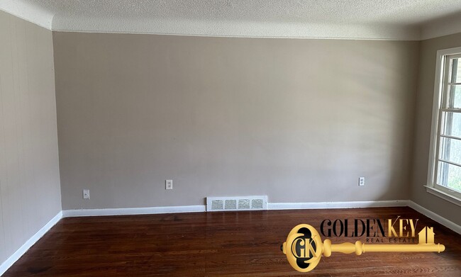 Photo - Spacious 4 bed / 2 bath with garage and fi...