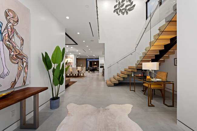 Photo - 523 N Harper Ave