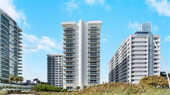 Building Photo - 6917 Collins Ave Unit 6917 Collins Ave appt 705