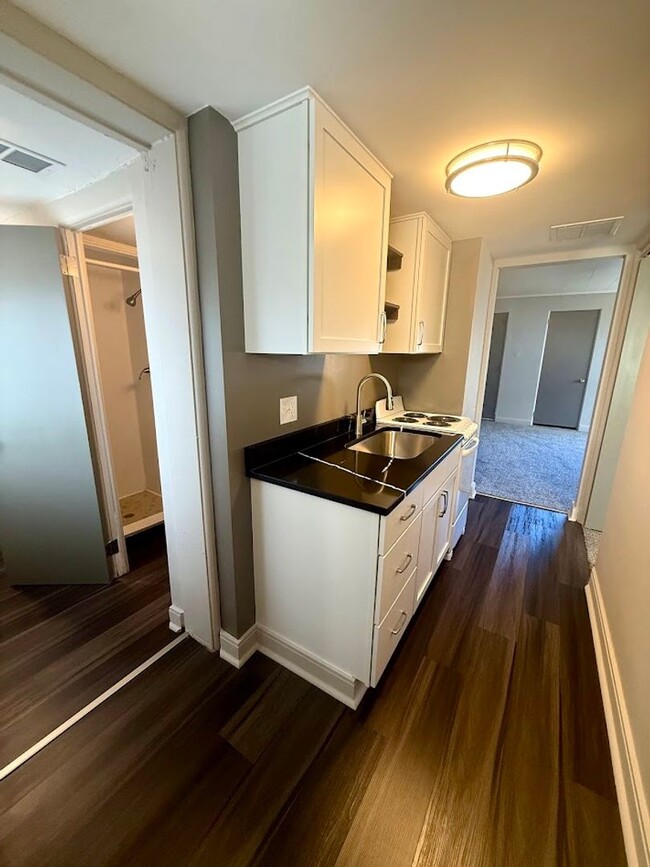 Photo - 120 36th St NE Unit 4