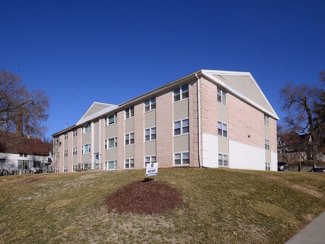 Colonial House Apartments - Colonial House Apartments