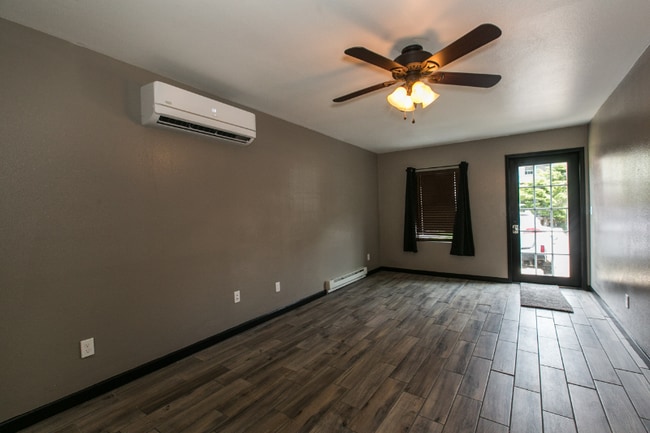 Photo - 567 Loras Blvd Unidad 1