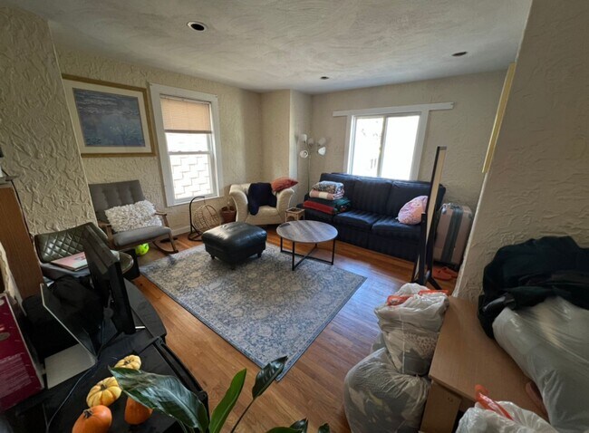 Building Photo - 28-30-30 Eustis St Unit 2R