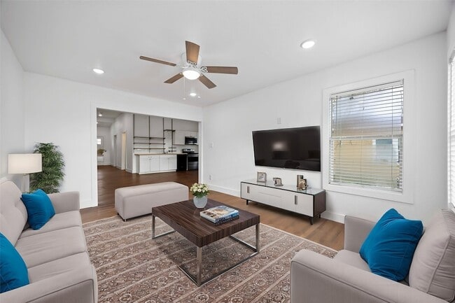 Photo - 2214 Stevens St