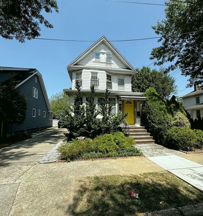 Building Photo - 59 Oak St Rental