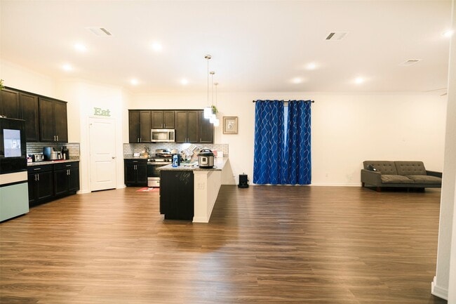 Photo - 1008 Old Vine Rd