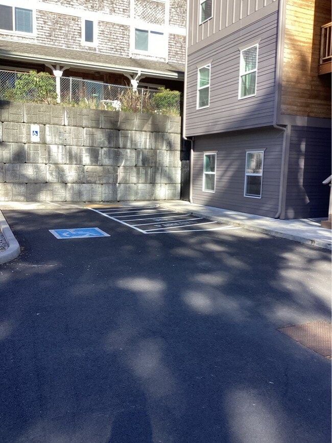 Photo - 2950 SW Coho St