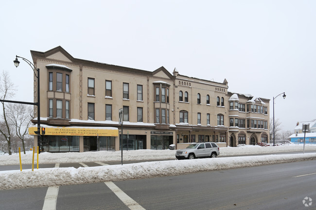 Lake Ravine Apartments - Lake Ravine Apartments