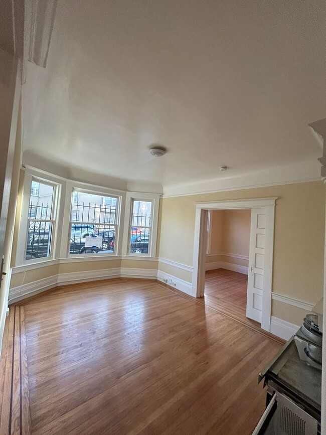 Two Bedroom Available Now in Noe Valley!! - Two Bedroom Available Now in Noe Valley!! Apartment