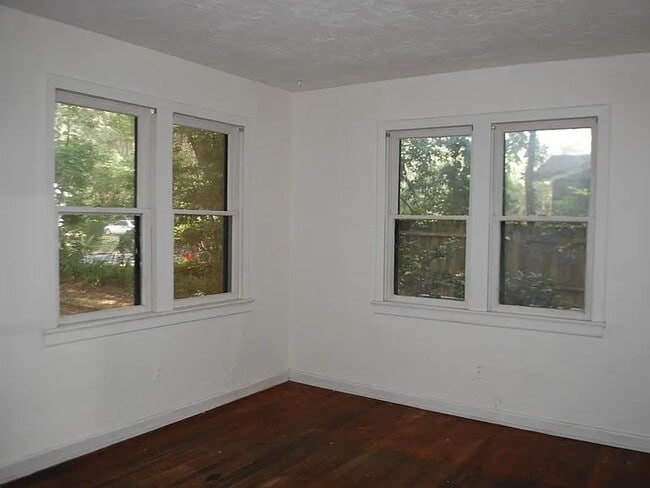 Photo - 211 NW 25 St