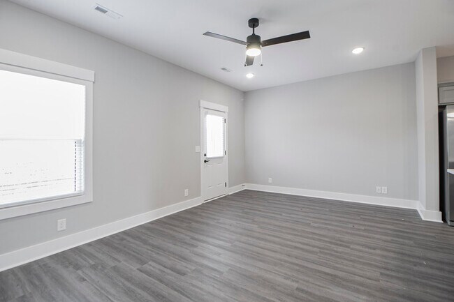 Photo - 403 Jonathan Wade Cir