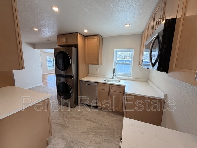 Photo - 105 S Kendall St