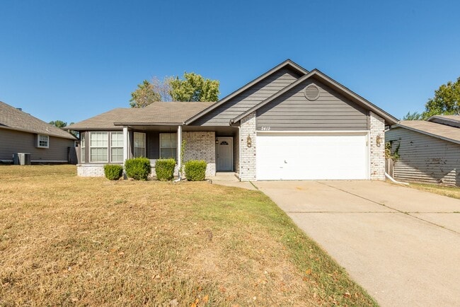 Building Photo - 3 Bed | 2 Bath in Broken Arrow!