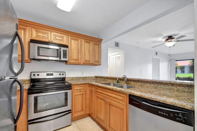 Photo - 1495 Lake Crystal Dr Unit B